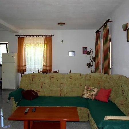 Apartments Janja 1505 Postira